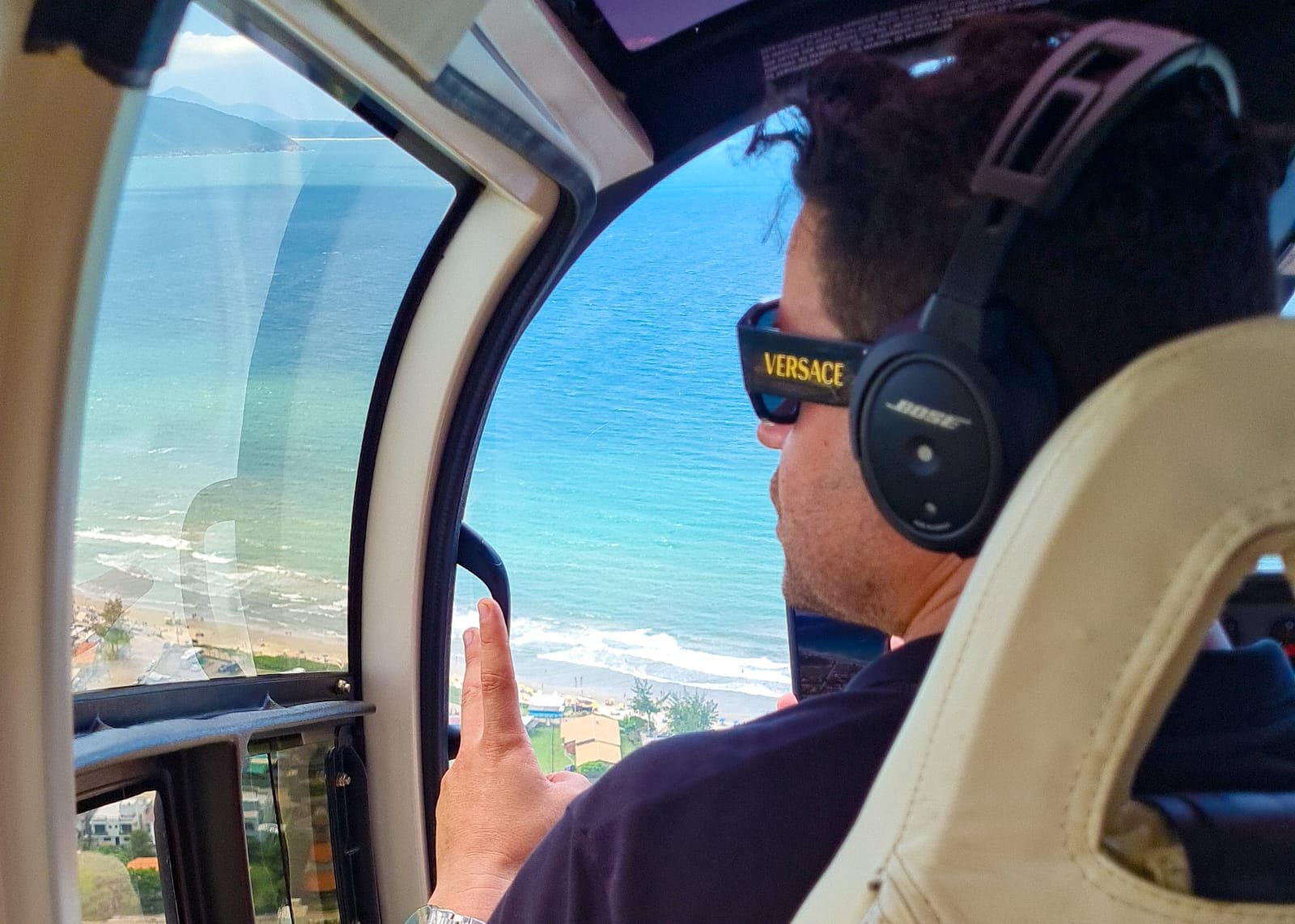 passeio-de-helicoptero-bombinhas-balneario-camboriu-porto-belo-itapema-caixa-daço-florianopolis-taxi-aereo-bc