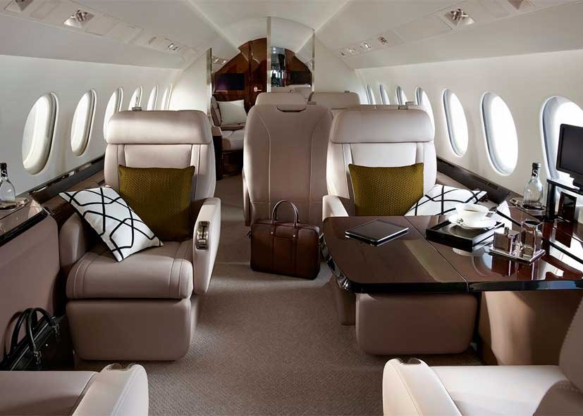 Cabine Dassault Falcon 900 — Embarque Oficial