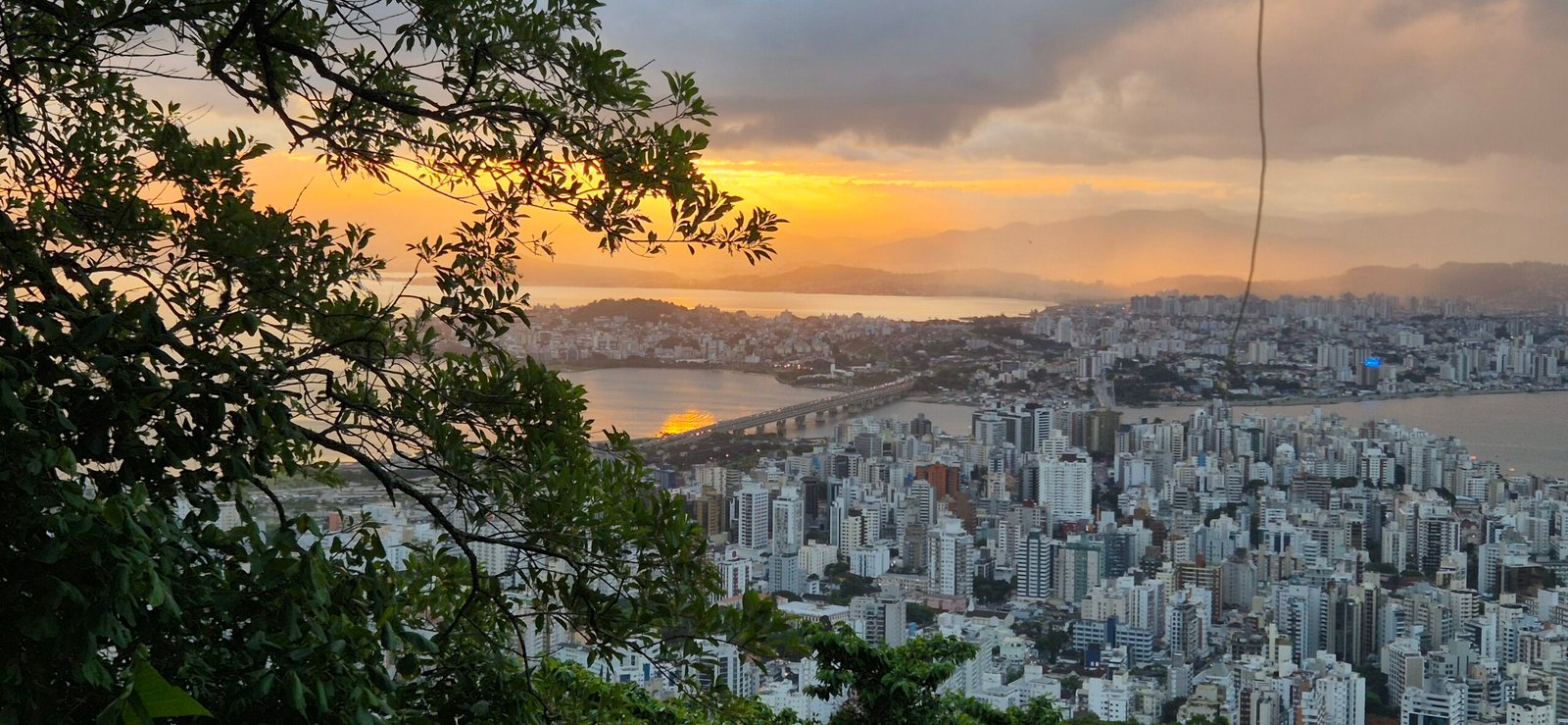 foto de florinaópolis morro da cruz vista do alto da capital catarinense