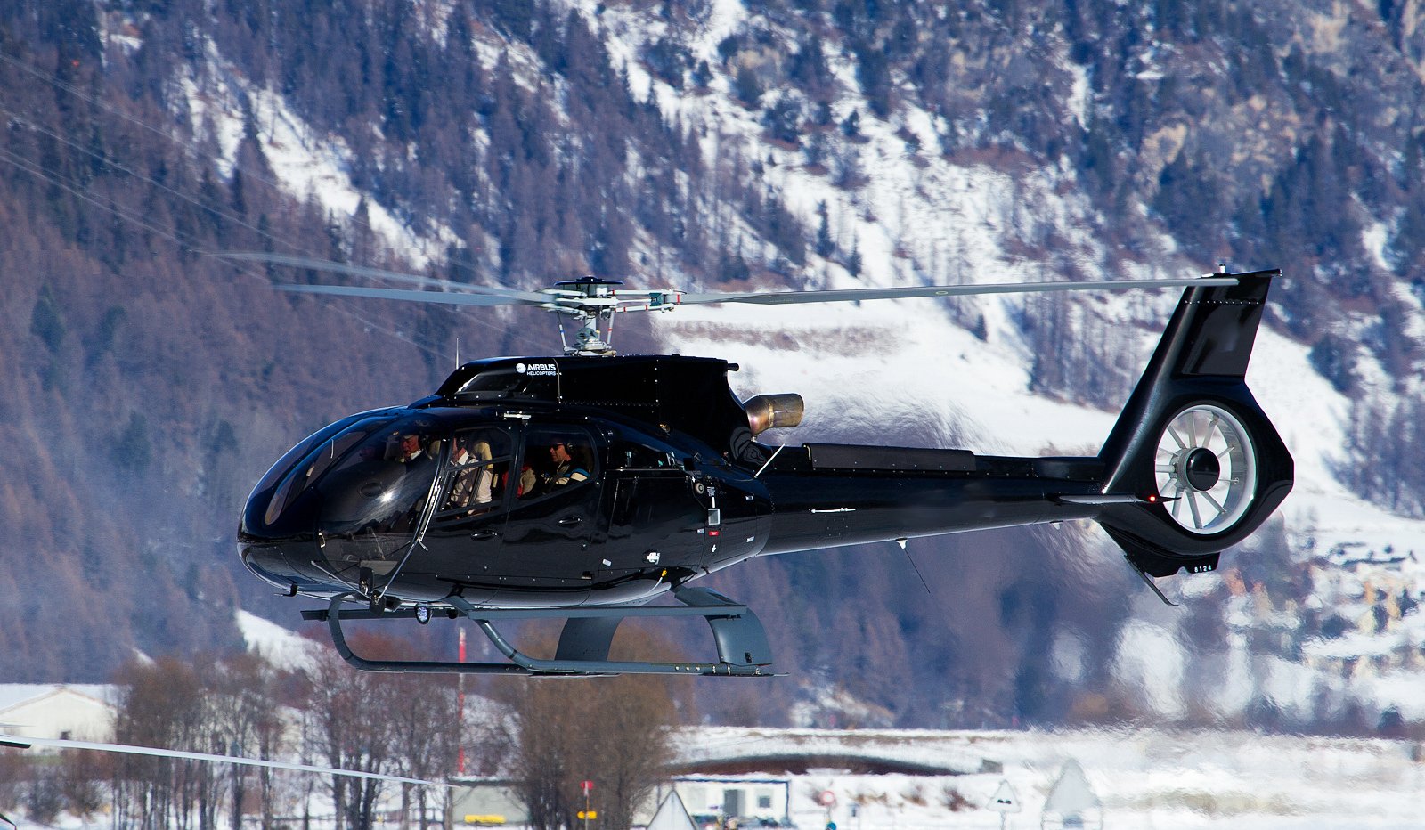 helicopter-EC130-voo-courchevel-passeio-panoramico-flight-franca-alpes-franceses-embarque-oficial