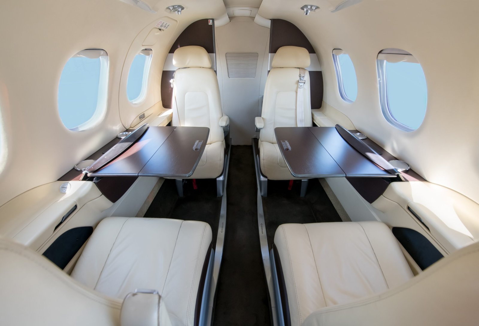 Design — Embraer Phenom 100EX — Embarque Oficial