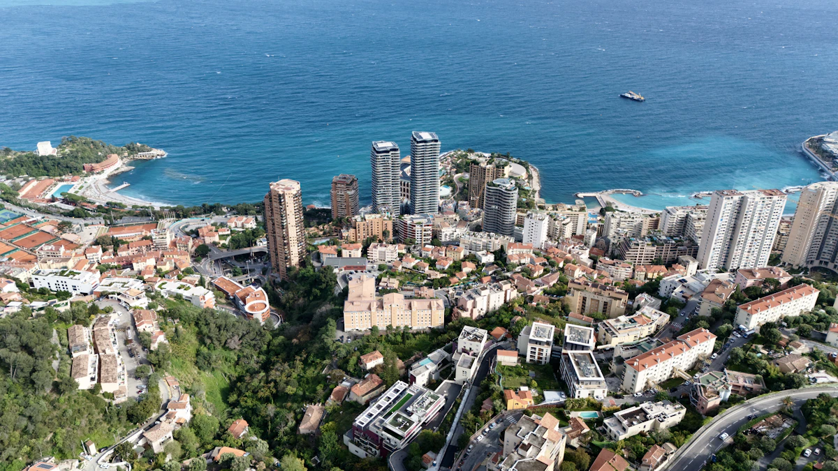 La costa di Montecarlo dall’alto